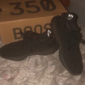 Yeezy 350 black